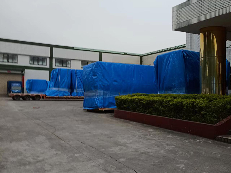 東(dōng)莞某公司重(zhòng)型設備防雨(yǔ)真空木箱