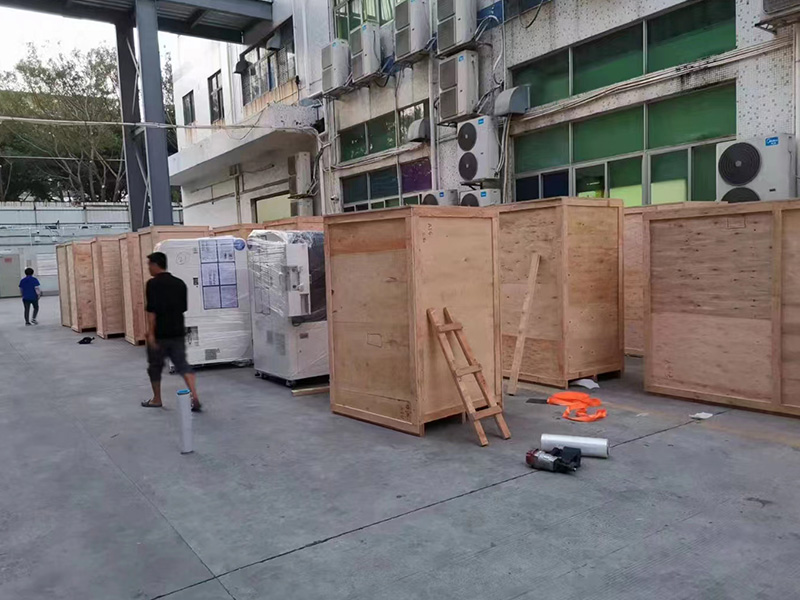 深圳福(fú)永出口設(shè)備打包現(xian)場